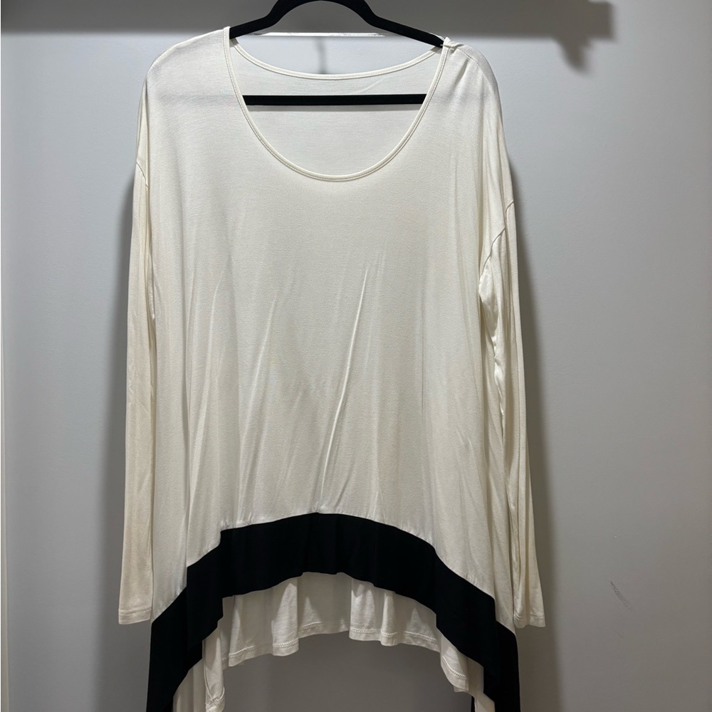 Kensie Cream and Black Long Sleeve Top